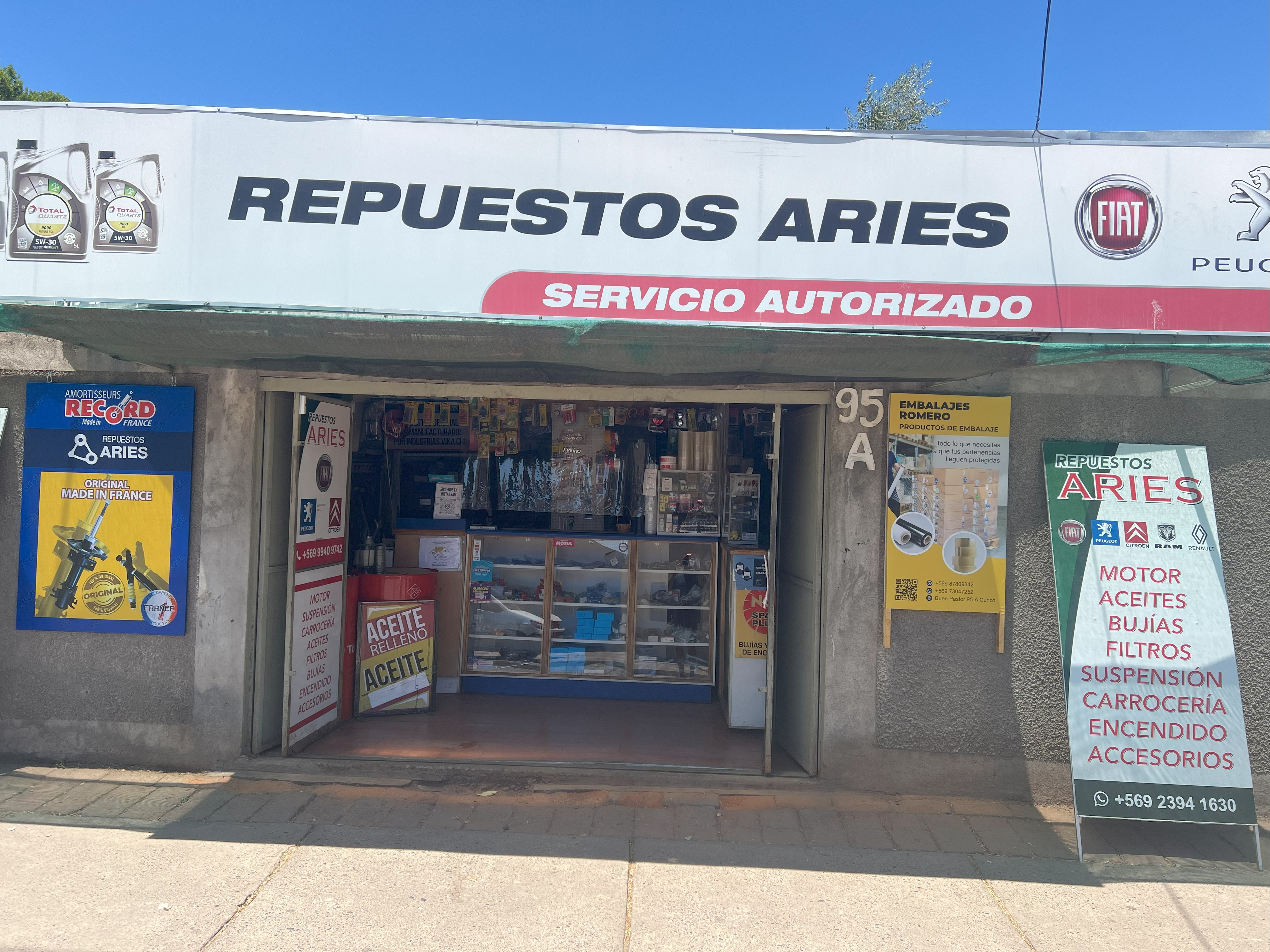 Fachada frontal de Repuestos Aries con servicio autorizado